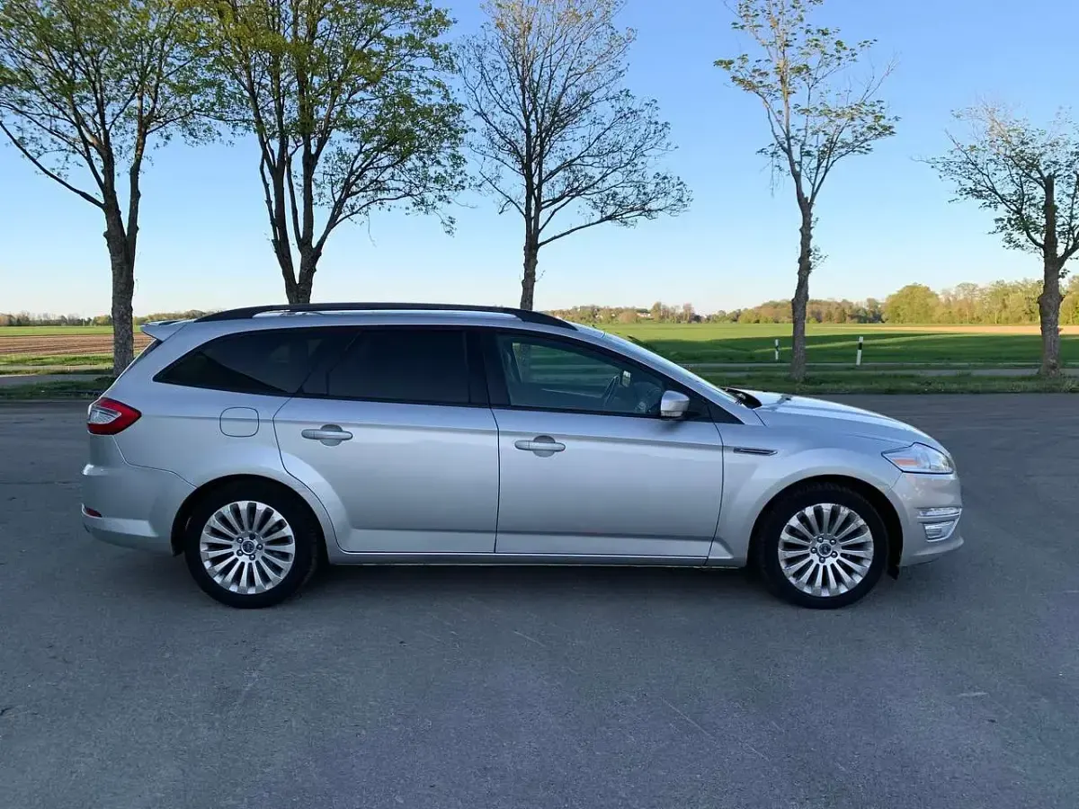 Second-hand Ford Mondeo Trend 116 CP (85 kW) 2011 Argintiu Break