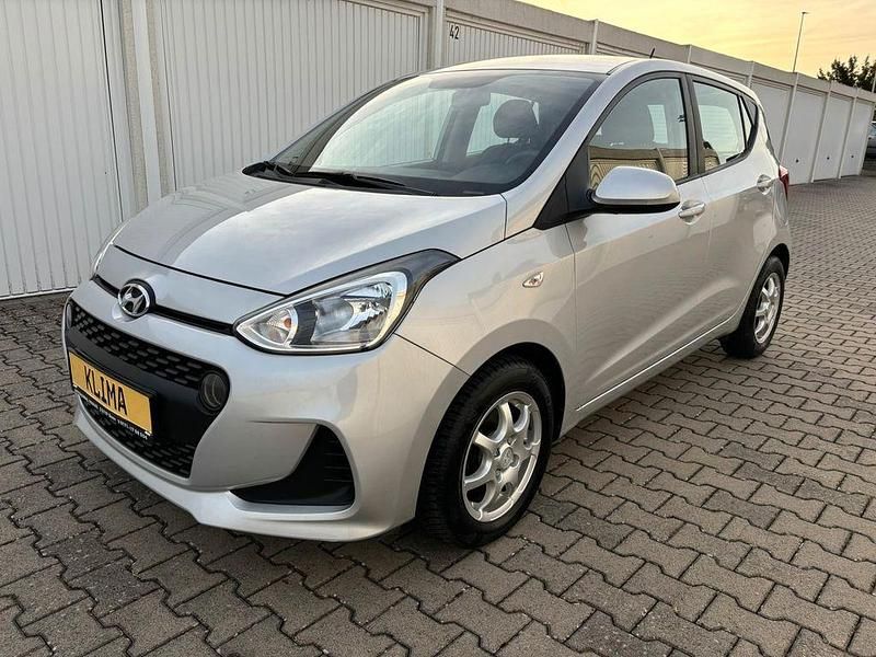 Silber Gebraucht 2017 Hyundai i10 Classic Kleinwagen | 6.900 € (Fairer Preis) - Bild 1/4