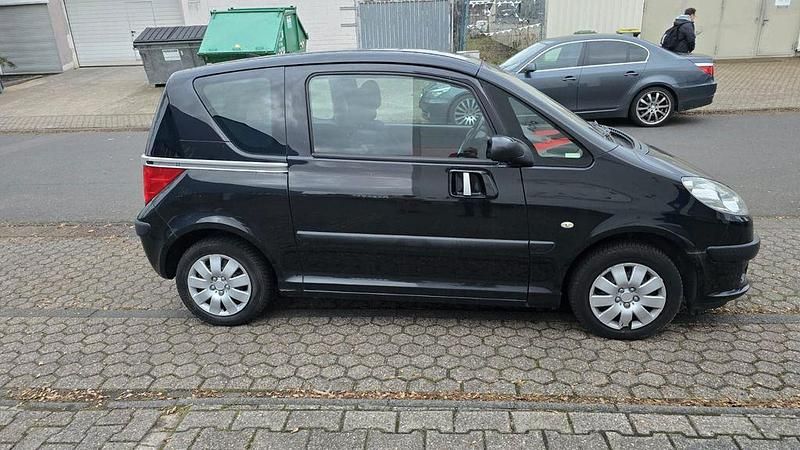Schwarz Gebraucht 2004 Peugeot 1007 Van / Kleinbus | 1.550 € (Fairer Preis) - Bild 1/4