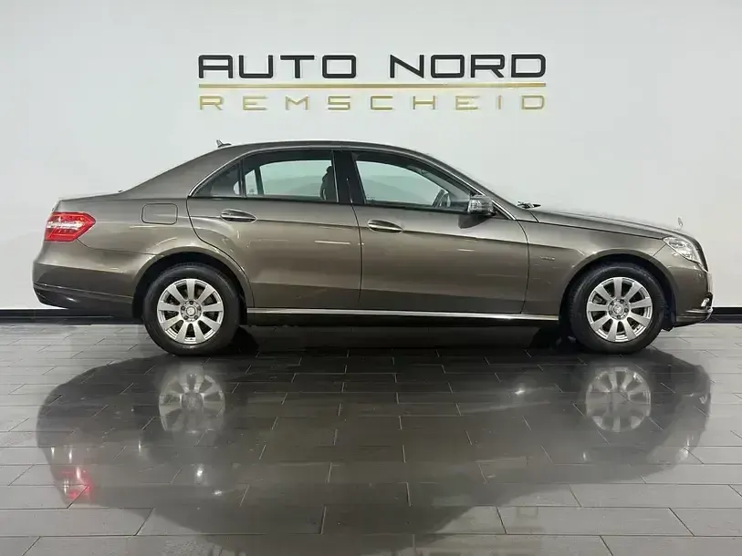 Gebraucht Mercedes E220 170 PS (125 kW) 2009 Grau Limousine