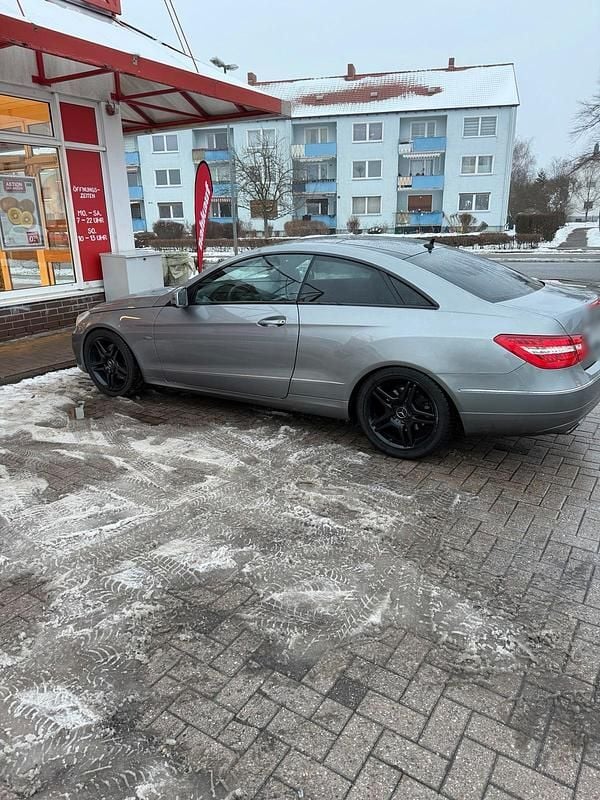 Gebraucht Mercedes E350 231 PS (169 kW) 2011 Grau Coupé