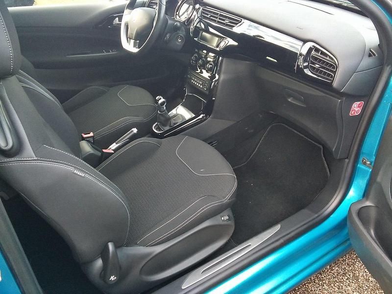 Gebraucht Citroën DS3 PureTech 82 PS (60 kW) 2015 Blau Kleinwagen