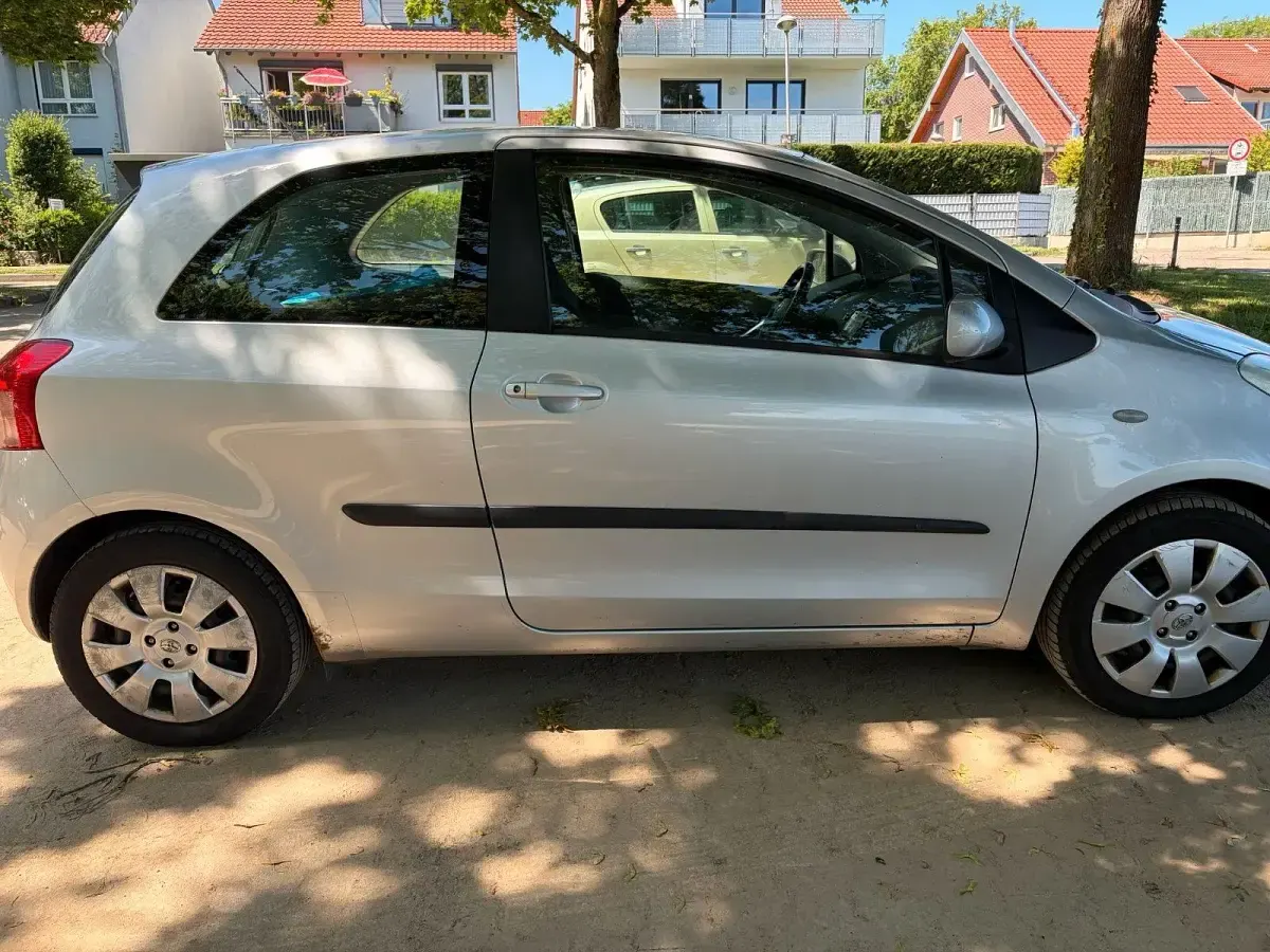 Gebraucht Toyota Yaris 87 PS (63 kW) 2007 Grau Kleinwagen