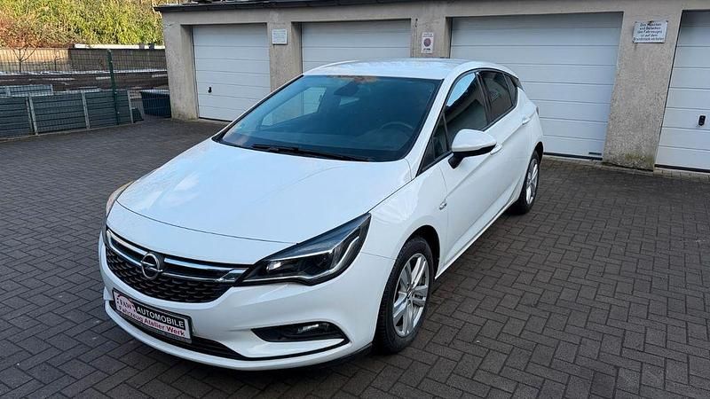 Gebraucht Opel Astra Dynamic 110 PS (80 kW) 2017 Weiß Limousine