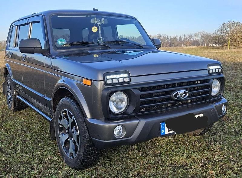 Bronze Gebraucht 2022 Lada Urban SUV | 17.800 € (Fairer Preis) - Bild 1/4