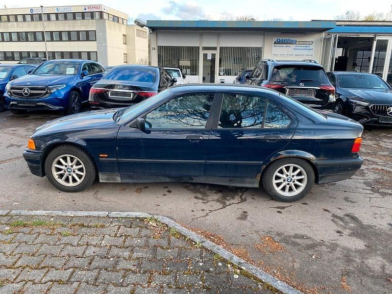 Second-hand BMW 320 Performance 150 CP (110 kW) 1996 Albastru Berlinǎ