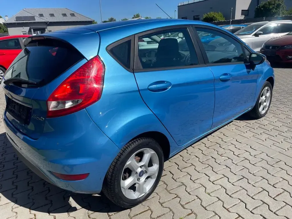 Usata Ford Fiesta Trend 60 CV (44 kW) 2010 Blu Berlina