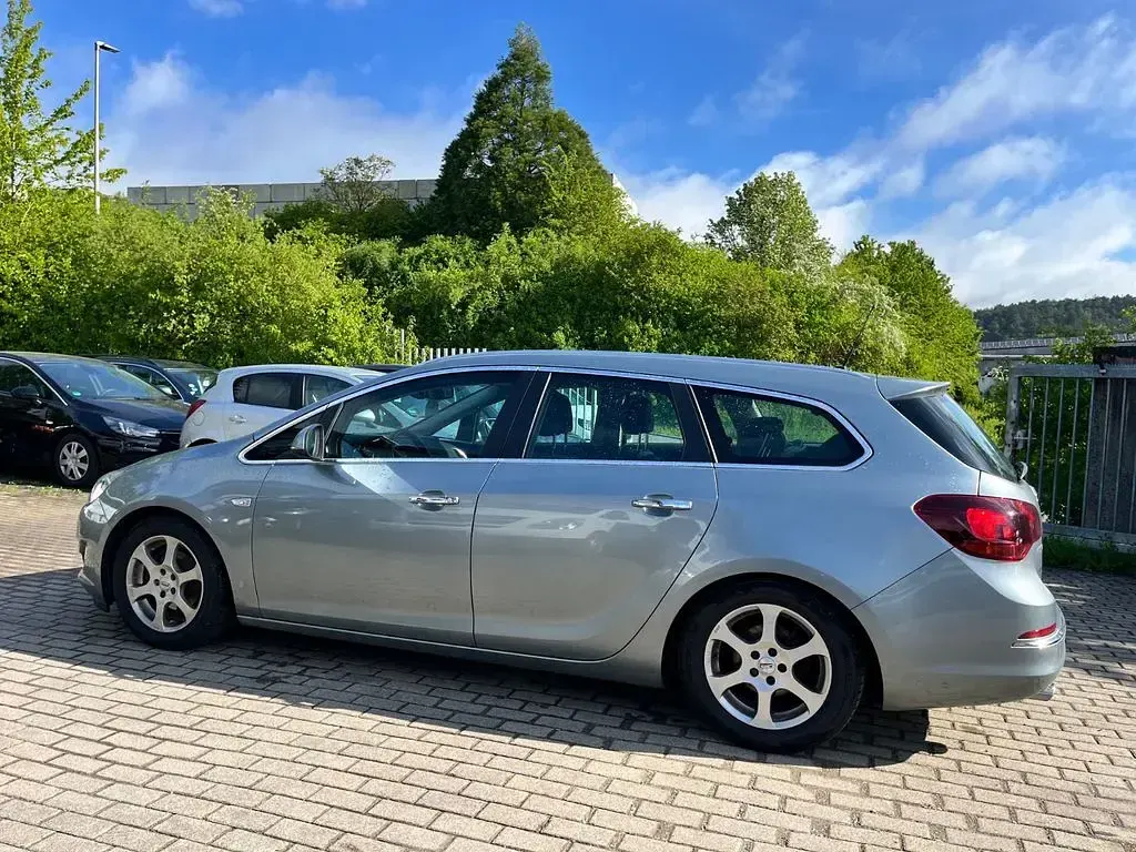 Usata Opel Astra Innovation 140 CV (102 kW) 2013 Argento Station wagon