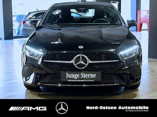 Gebraucht Mercedes A180 Progressive 136 PS (100 kW) 2024 Schwarz metalliclack kosmosschwarz metallic Limousine