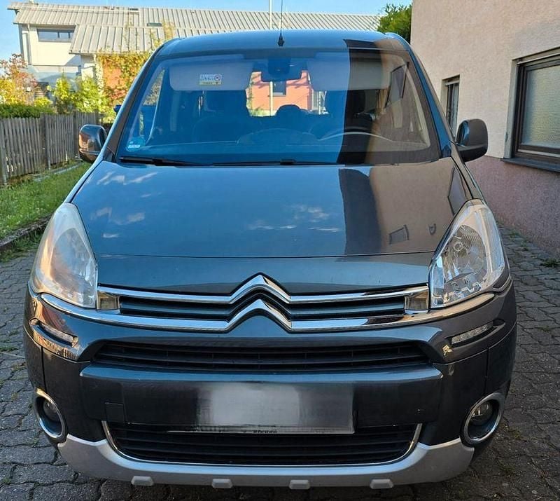 Grau Gebraucht 2015 Citroën Berlingo SELECTION Van / Kleinbus | 6.900 € (Guter Preis) - Bild 1/4