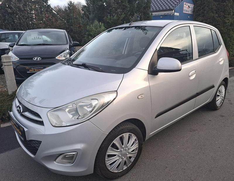 Silber Gebraucht 2011 Hyundai i10 Edition Kleinwagen | 4.950 € (Etwas zu teuer) - Bild 1/4