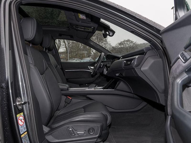 Gebraucht Audi e-tron Ambiente 369 kW (503 PS) 2022 Daytonagrau perleffekt SUV