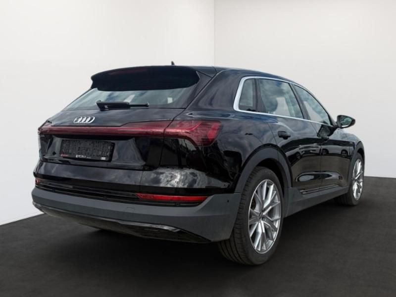 Używany Audi e-tron Comfort 230 kW (313 KM) 2022 Czarny SUV