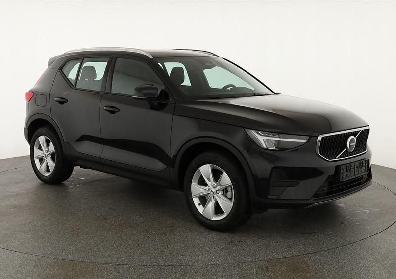 Onyx black metallic Neu 2025 Volvo XC40 Core SUV | 36.245 € (Superpreis) - Bild 1/4