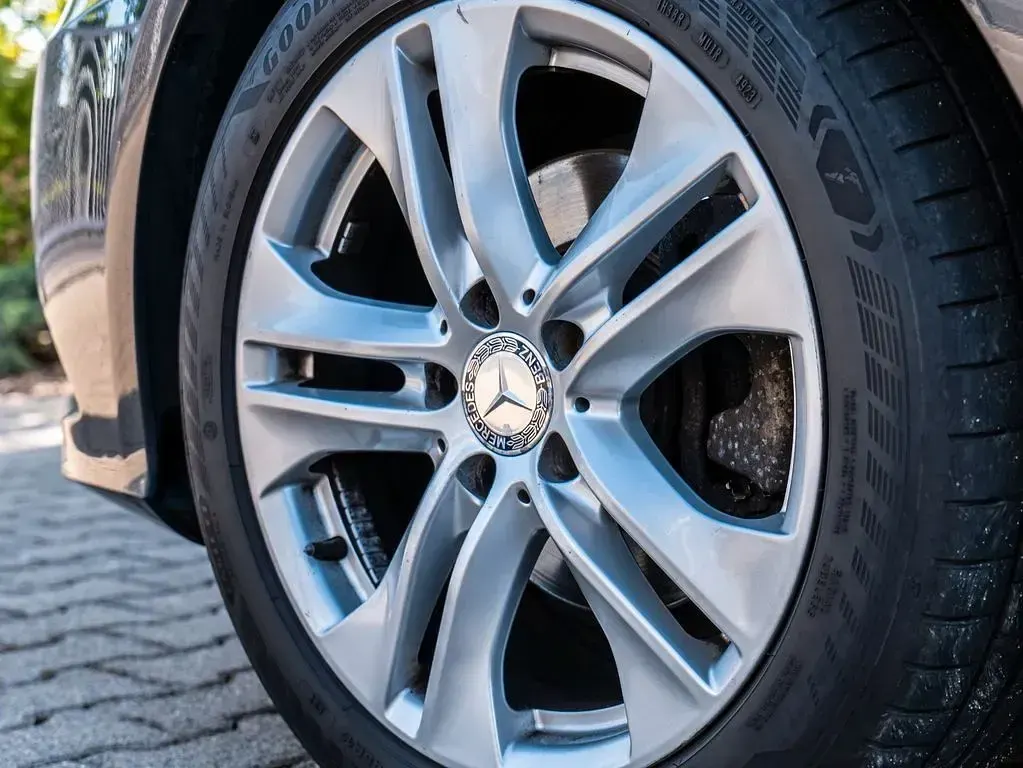 Gebraucht Mercedes E220 Avantgarde 170 PS (125 kW) 2011 Tenoritgrau  metalliclack Kombi