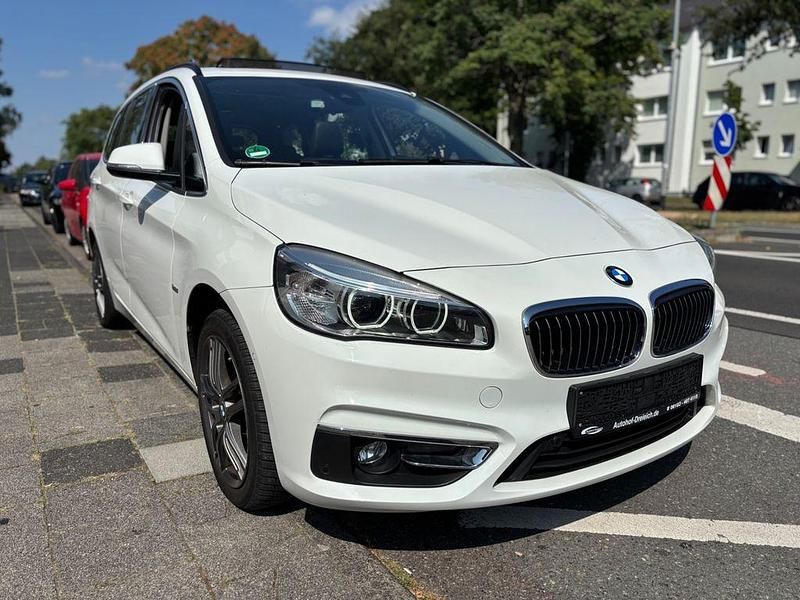 Weiß Gebraucht 2017 BMW 218 Luxury Line Kombi | 16.880 € (Etwas zu teuer) - Bild 1/4