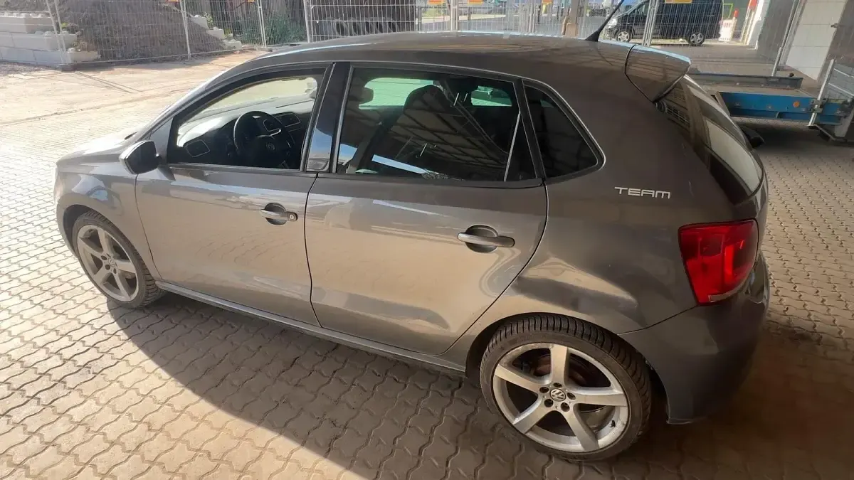 Gebraucht VW Polo 70 PS (51 kW) 2010 Grau Kleinwagen