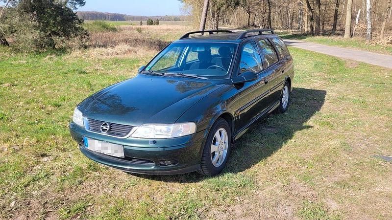 Grün Gebraucht 2001 Opel Vectra Selection Limousine | 1.800 € (Fairer Preis) - Bild 1/4