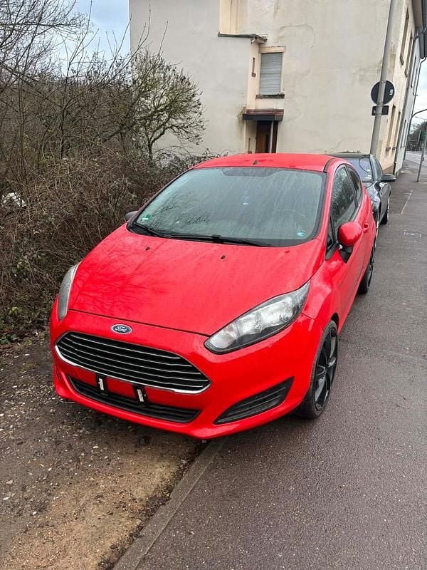 Rot Gebraucht 2013 Ford Fiesta Kleinwagen | 2.200 € (Guter Preis) - Bild 1/4