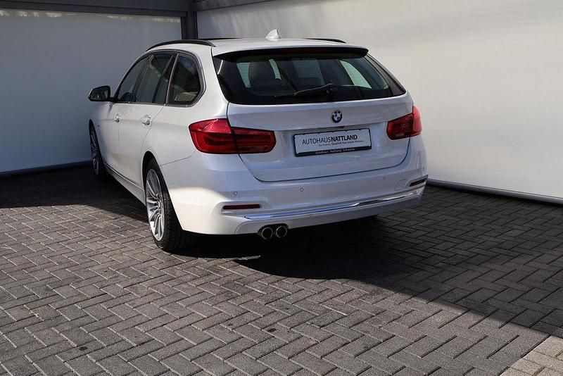 Gebraucht BMW 330 Luxury Line 258 PS (189 kW) 2016 Mineralweiss Kombi