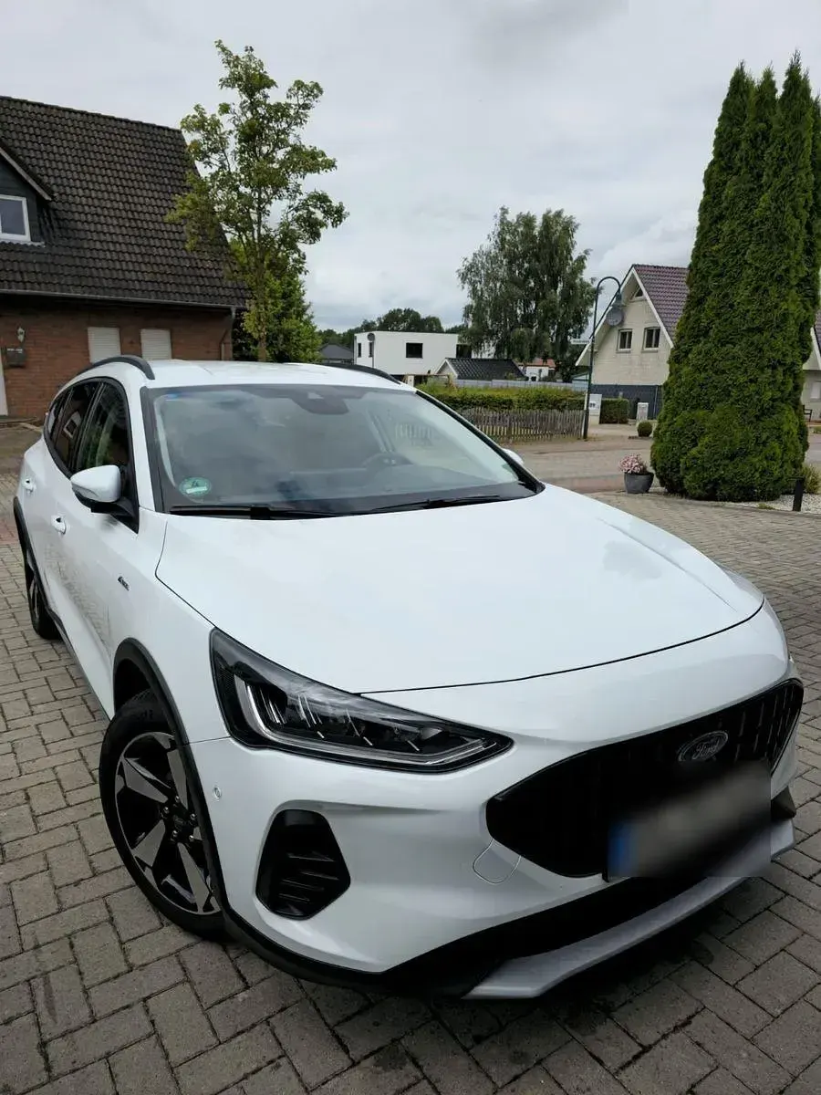 Gebraucht Ford Focus Active 125 PS (91 kW) 2022 Weiß Kombi