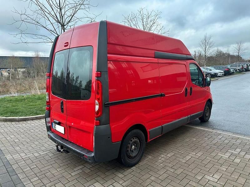 Gebraucht Opel Vivaro 145 PS (106 kW) 2011 Rot Van / Kleinbus