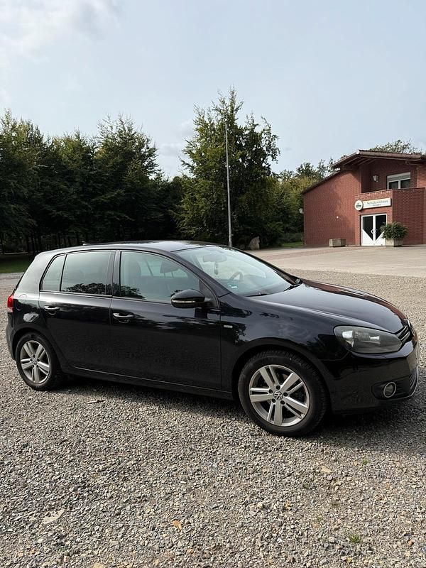 Gebraucht VW Golf VI 105 PS (77 kW) 2012 Schwarz Kleinwagen