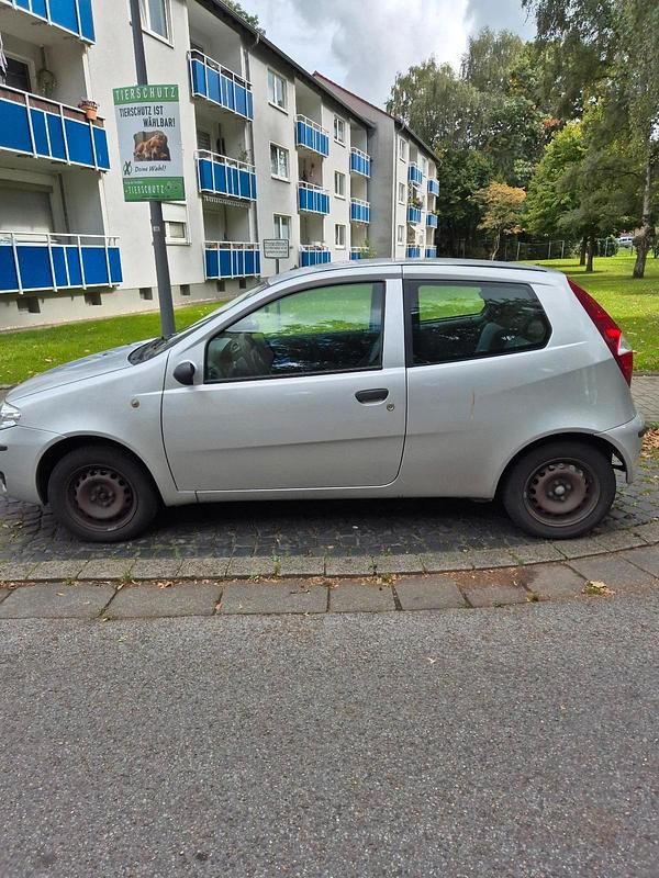 Grau Gebraucht 2007 Fiat Punto Kleinwagen | 700 € (Guter Preis) - Bild 1/4