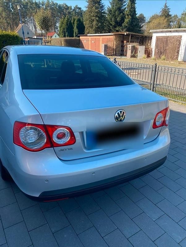 Gebraucht VW Jetta 116 PS (85 kW) 2007 Silber Limousine