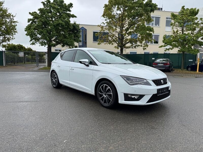 Używany Seat Leon FR 125 KM (91 kW) 2014 Biały Sedan/Limuzyna