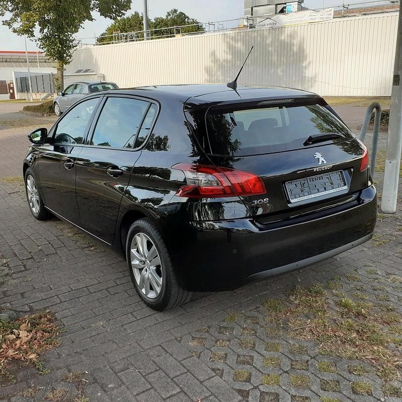 Gebraucht Peugeot 308 131 PS (96 kW) 2018 Schwarz Kleinwagen