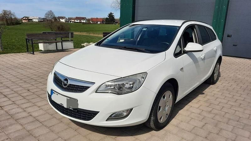 Gebraucht Opel Astra 165 PS (121 kW) 2012 Weiß Kombi