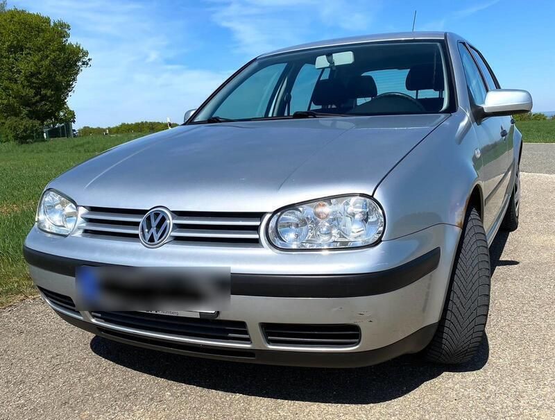 Silber Gebraucht 2002 VW Golf IV Limousine | 750 € - Bild 1/4