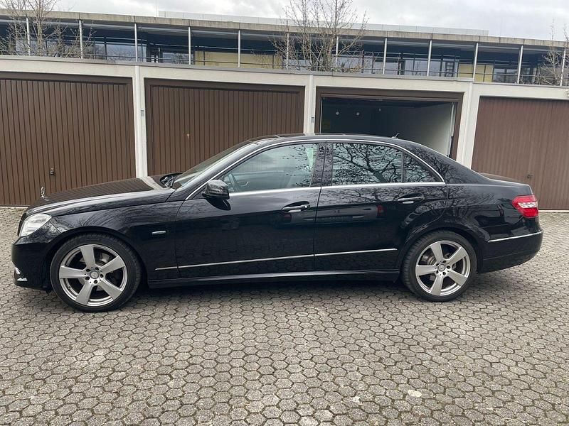 Gebraucht Mercedes E350 Avantgarde 231 PS (169 kW) 2010 Schwarz Limousine