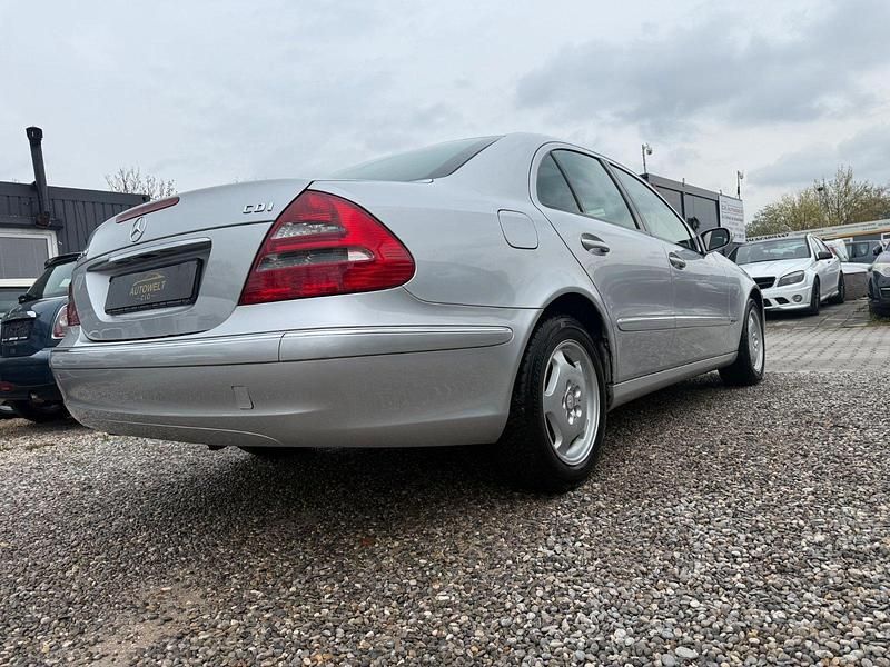 Gebraucht Mercedes E220 150 PS (110 kW) 2002 Grau Limousine