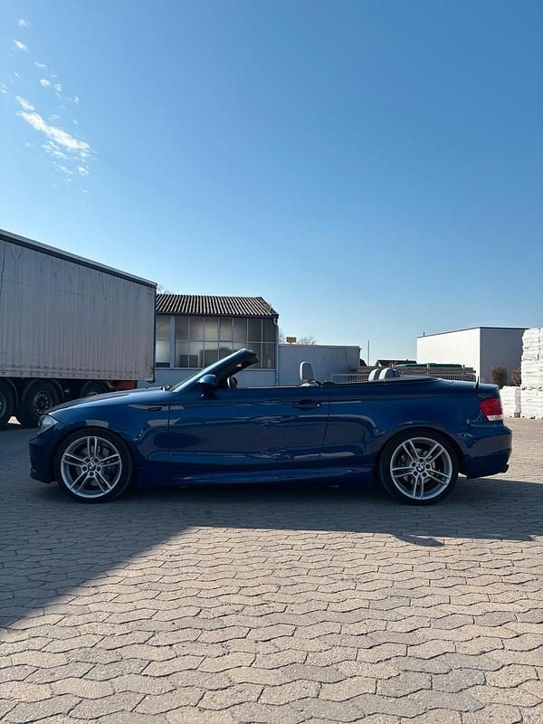 Gebraucht BMW 123 Cabriolet 204 PS (150 kW) 2009 Blau Cabrio