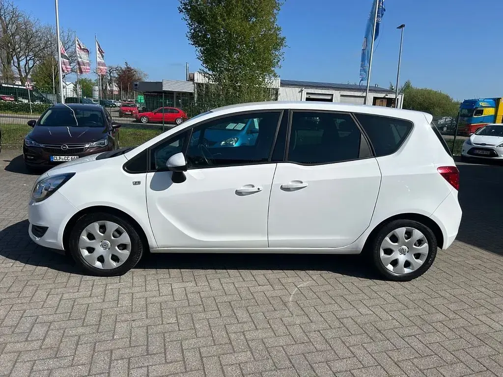 Gebraucht Opel Meriva Edition 101 PS (74 kW) 2016 Weiß Van / Kleinbus