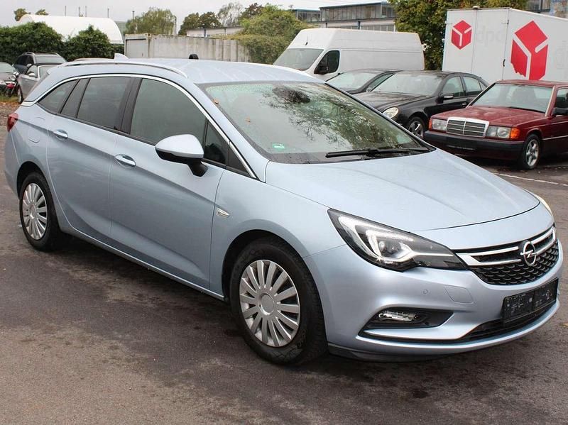 Gebraucht Opel Astra Innovation 110 PS (80 kW) 2018 Diamant blau(m2) / diam silb Kombi