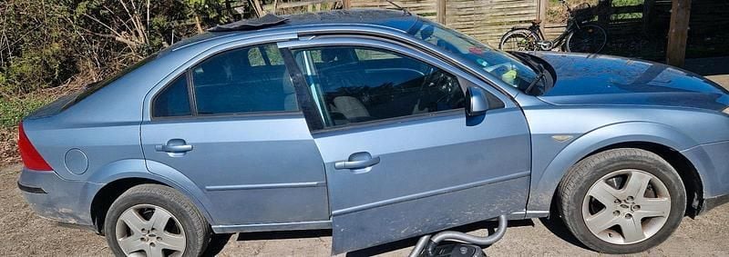 Gebraucht Ford Mondeo 125 PS (91 kW) 2004 Blau Limousine