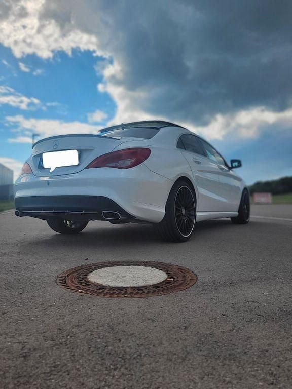 Weiß Gebraucht 2018 Mercedes CLA250 Limousine | 20.250 € (Fairer Preis) - Bild 1/4