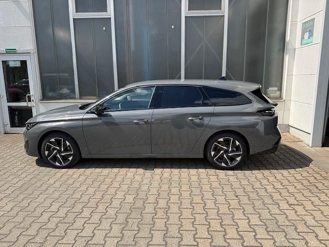 Neu Peugeot 308 SW Allure 131 PS (96 kW) 2025 Selenium grau metallic Kombi