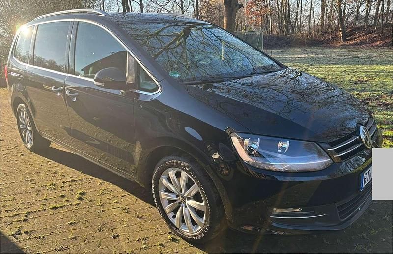 Schwarz Gebraucht 2018 VW Sharan Highline Van / Kleinbus | 15.999 € - Bild 1/4