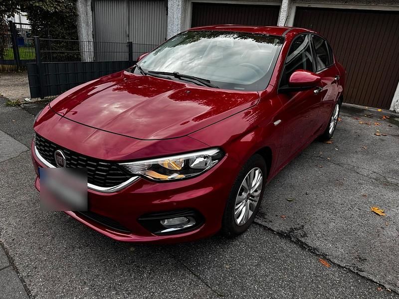 Rot Gebraucht 2016 Fiat Tipo Easy Limousine | 6.950 € (Superpreis) - Bild 1/4