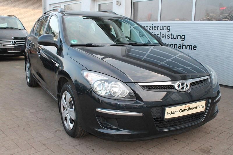 Schwarz Gebraucht 2010 Hyundai i30 Comfort Kombi | 4.000 € (Fairer Preis) - Bild 1/3