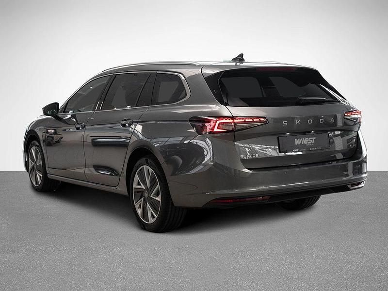 Neu Skoda Superb Selection 193 PS (141 kW) 2026 Graphitegrau metallic Kombi