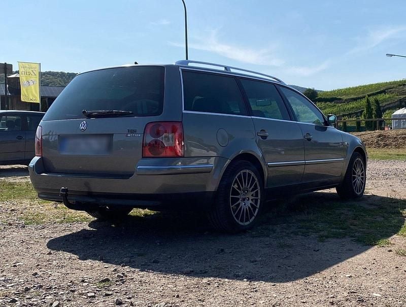 Silber Gebraucht 2001 VW Passat Kombi | 4.500 € - Bild 1/4