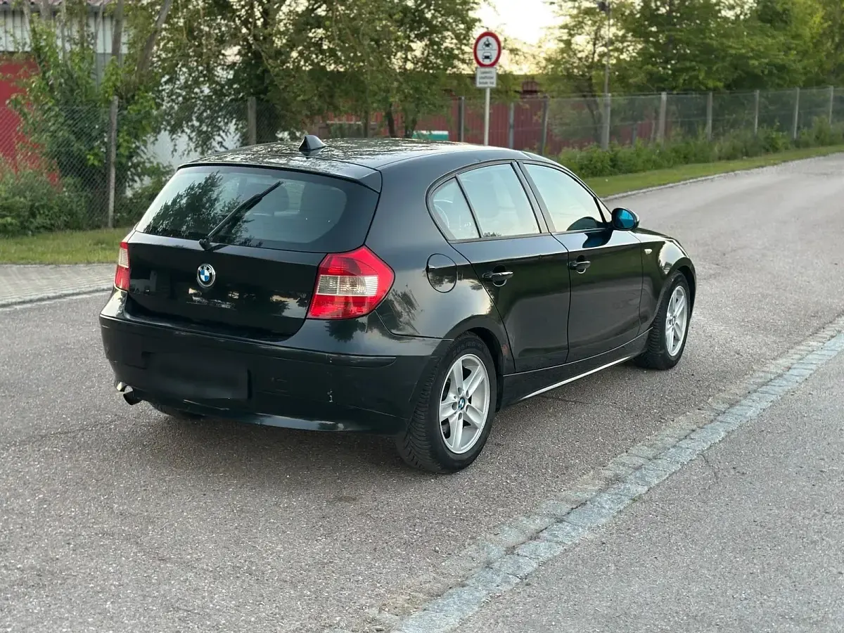 Gebraucht BMW 120 163 PS (119 kW) 2007 Schwarz Kleinwagen