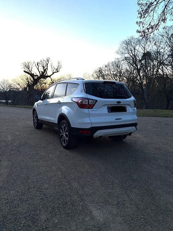 Gebraucht Ford Kuga 120 PS (88 kW) 2019 Weiß SUV