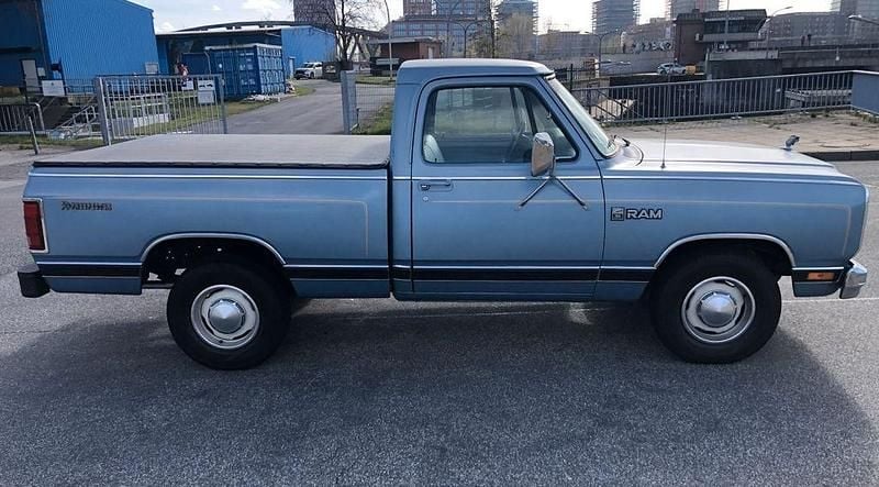 Second-hand Dodge D100 150 CP (110 kW) 1984 Albastru Pickup