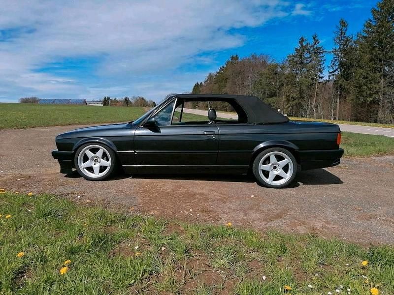 Gebraucht BMW 325 Cabriolet 170 PS (125 kW) 1991 Schwarz Cabrio